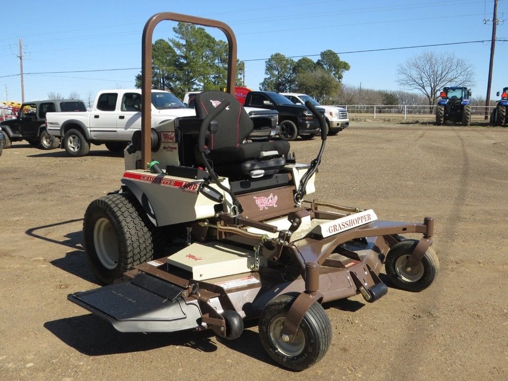 2024 Grasshopper 400D Equipment Image0
