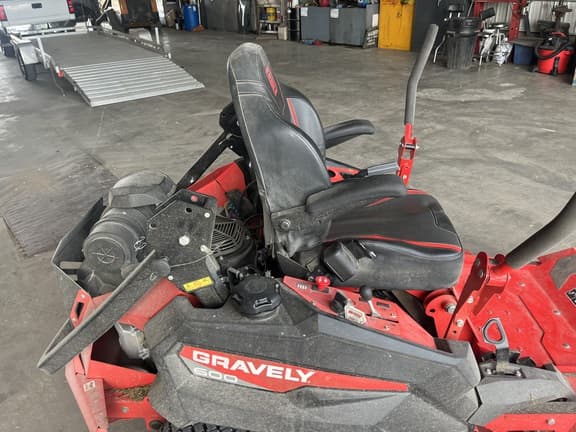 Image of Gravely Pro-Turn 672 equipment image 4