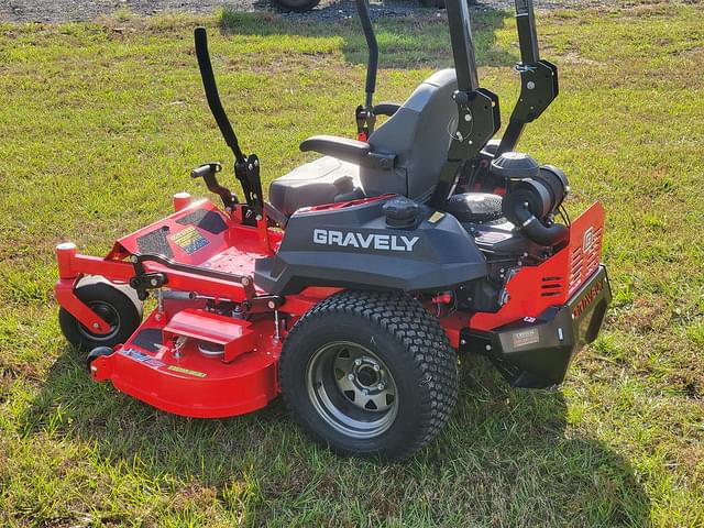 Image of Gravely Pro-Turn 152 equipment image 4