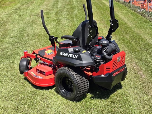 Image of Gravely Pro-Turn 152 equipment image 1