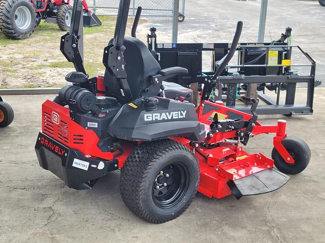 Image of Gravely Pro-Turn 152 equipment image 3