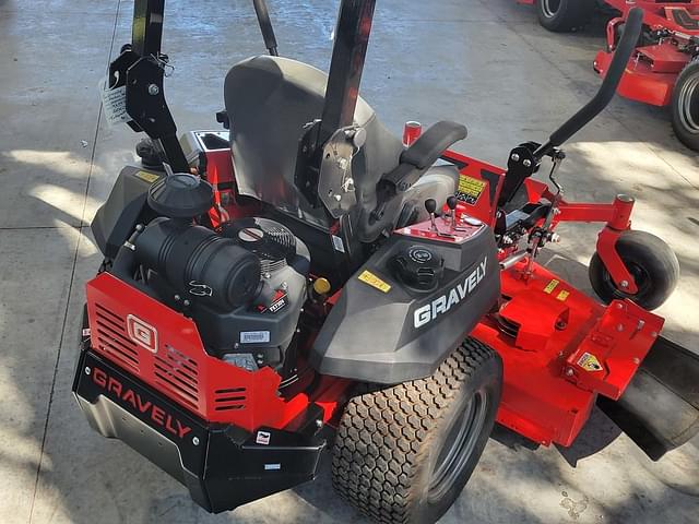 Image of Gravely Pro-Turn 160 equipment image 4