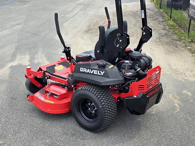 Image of Gravely Pro-Turn 152 equipment image 3