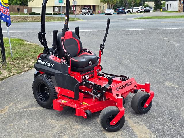 Image of Gravely Pro-Turn 152 equipment image 1