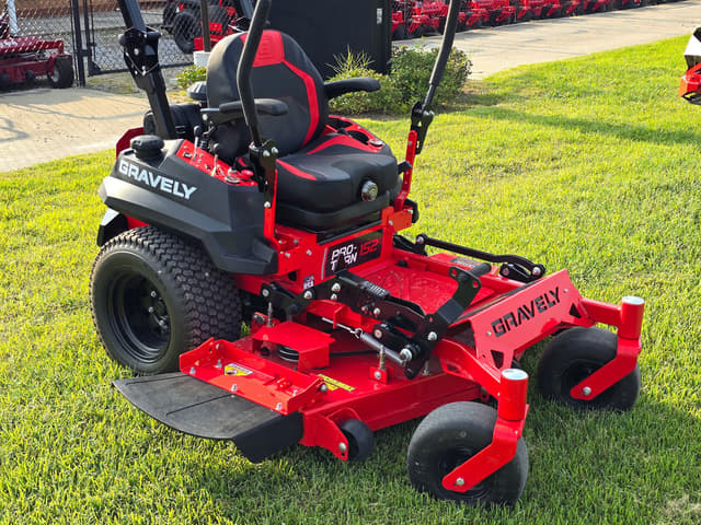Image of Gravely Pro-Turn 152 equipment image 2