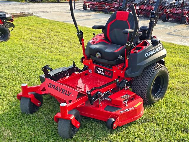 Image of Gravely Pro-Turn 152 equipment image 1