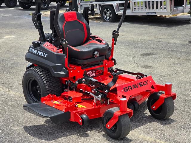 Image of Gravely Pro-Turn 152 equipment image 1