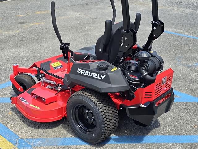 Image of Gravely Pro-Turn 160 equipment image 2