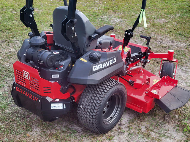 Image of Gravely Pro-Turn 160 equipment image 4