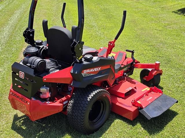 Image of Gravely Pro-Turn 372 equipment image 2