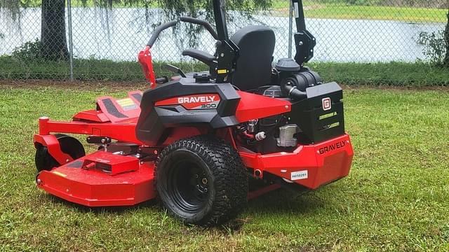 Image of Gravely Pro-Turn 372 equipment image 1