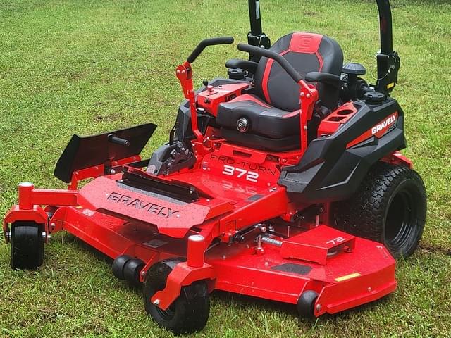 Image of Gravely Pro-Turn 372 equipment image 2