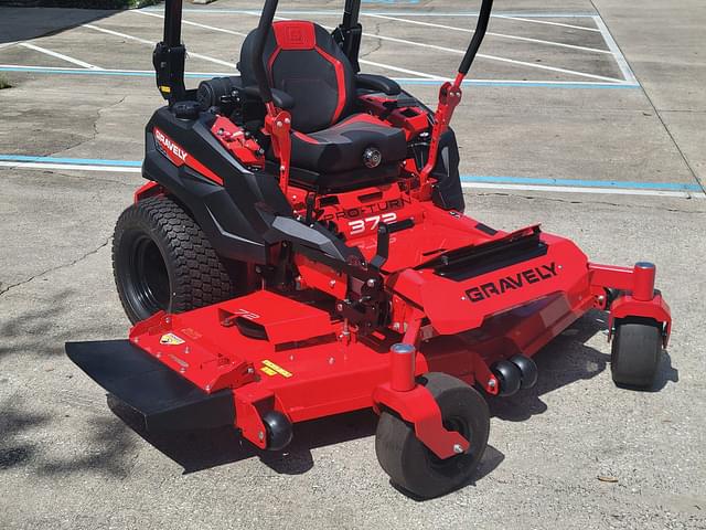 Image of Gravely Pro-Turn 372 equipment image 2