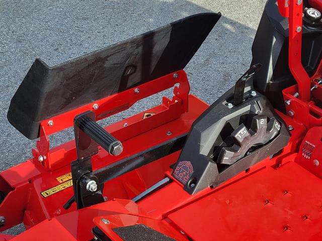 Image of Gravely Pro-Turn 372 equipment image 4