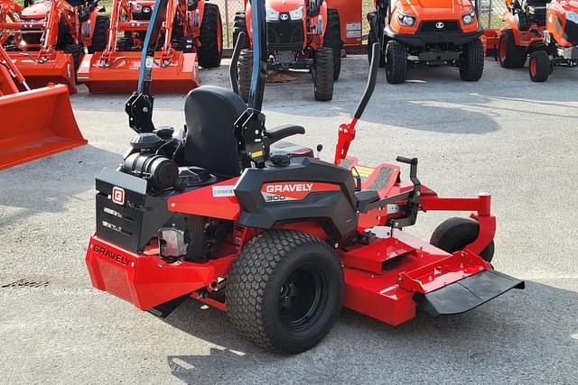 Image of Gravely Pro-Turn 372 equipment image 3