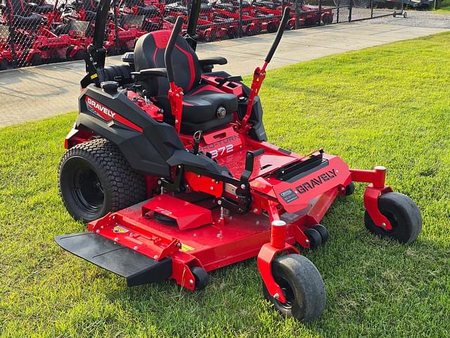 Image of Gravely Pro-Turn 372 equipment image 2