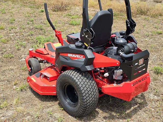 Image of Gravely Pro-Turn 560 equipment image 3