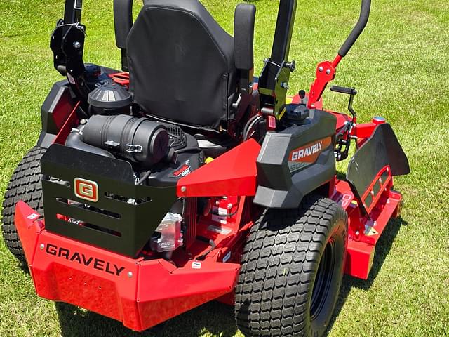 Image of Gravely Pro-Turn 560 equipment image 3