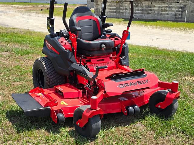 Image of Gravely Pro-Turn 572 equipment image 2