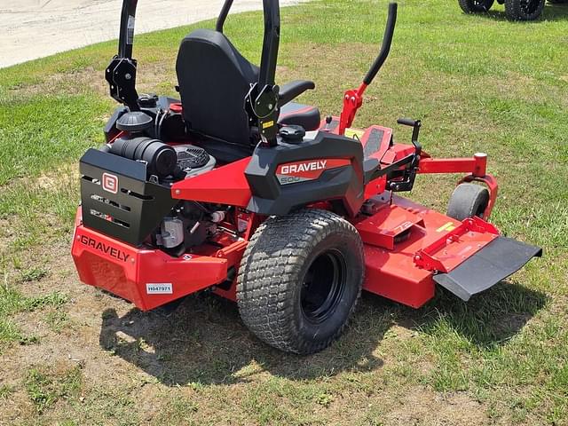 Image of Gravely Pro-Turn 572 equipment image 3