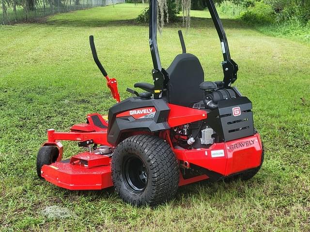 Image of Gravely Pro-Turn 572 equipment image 3