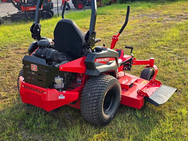 Image of Gravely Pro-Turn 572 equipment image 4