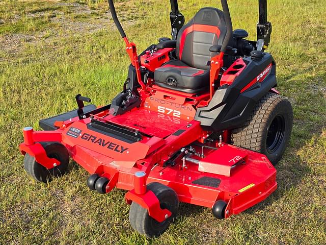 Image of Gravely Pro-Turn 572 equipment image 2