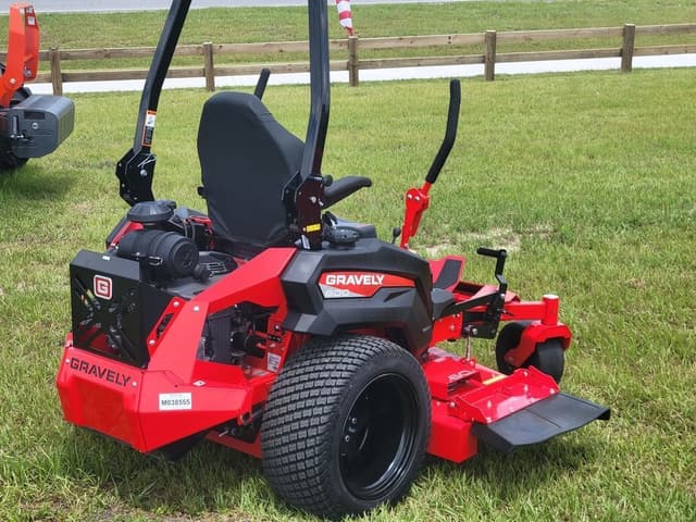 Image of Gravely Pro-Turn 600 equipment image 3