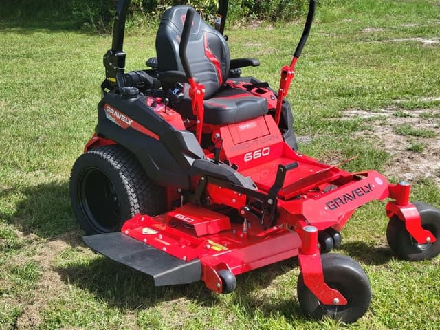 Image of Gravely Pro-Turn 600 equipment image 2