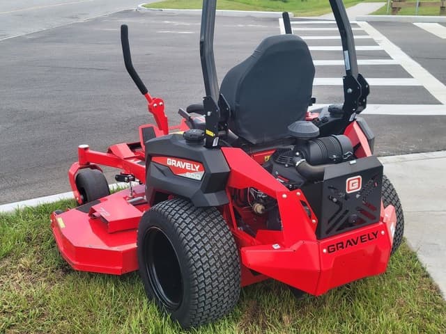 Image of Gravely Pro-Turn 600 equipment image 3