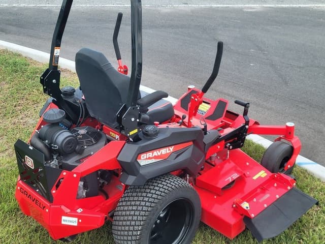 Image of Gravely Pro-Turn 600 equipment image 4