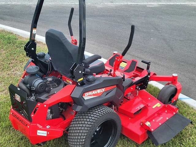 Image of Gravely Pro-Turn 672 equipment image 4