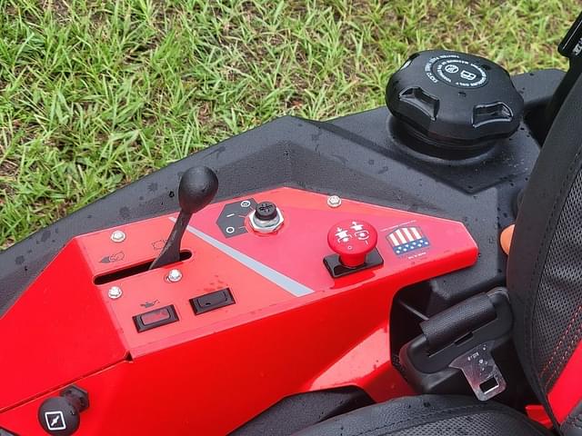 Image of Gravely Pro-Turn 672 equipment image 2