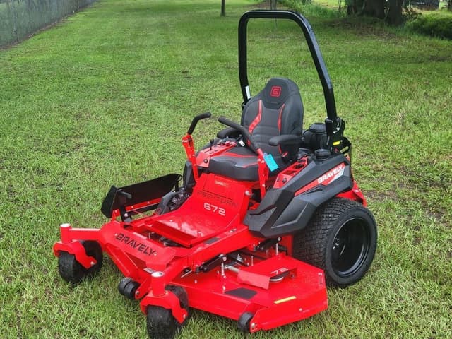 Image of Gravely Pro-Turn 672 equipment image 1