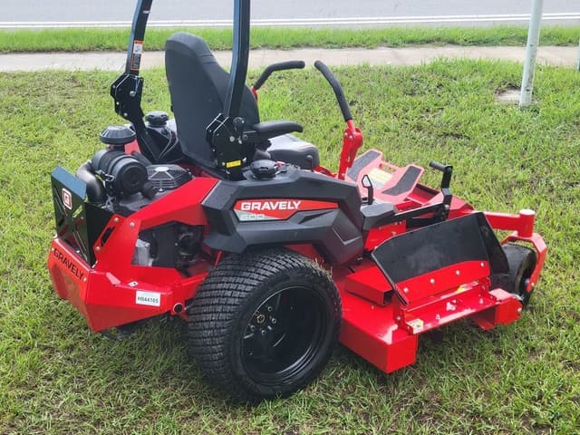 Image of Gravely Pro-Turn 672 equipment image 4