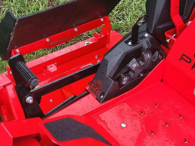 Image of Gravely Pro-Turn 672 equipment image 4