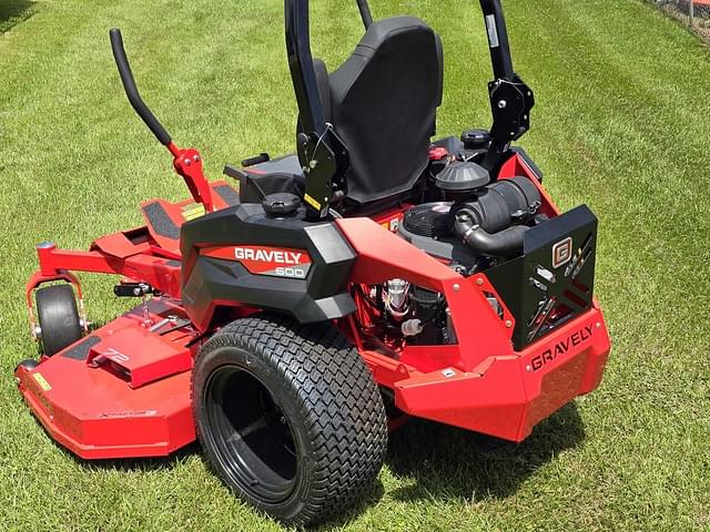 Image of Gravely Pro-Turn 672 equipment image 3