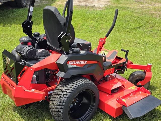 Image of Gravely Pro-Turn 672 equipment image 2