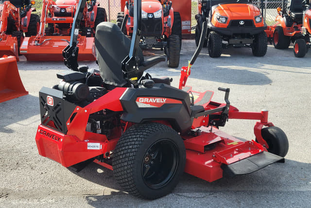 Image of Gravely Pro-Turn 672 equipment image 3