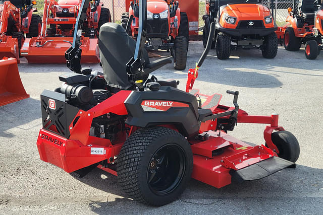 Image of Gravely Pro-Turn 672 equipment image 3