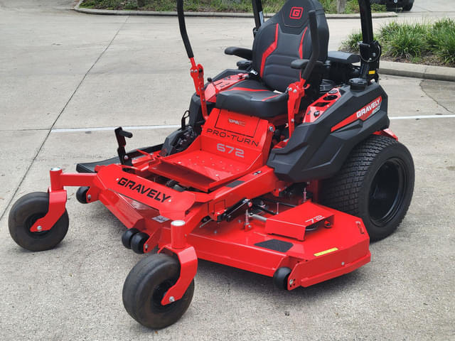 Image of Gravely Pro-Turn 672 equipment image 2