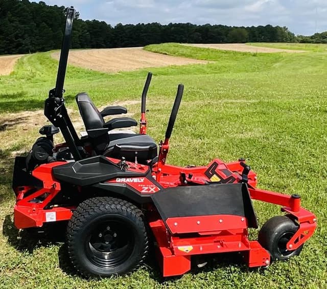 Image of Gravely Pro-Turn ZX 60 equipment image 3