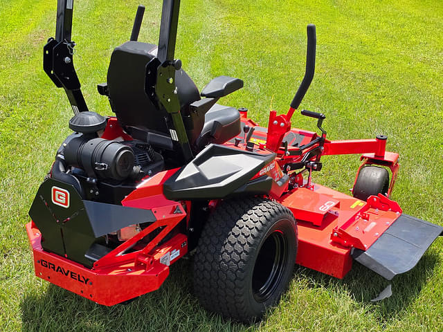 Image of Gravely Pro-Turn ZX 60 equipment image 2