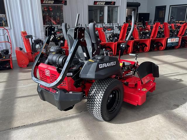 Image of Gravely Pro-Turn 160 equipment image 2