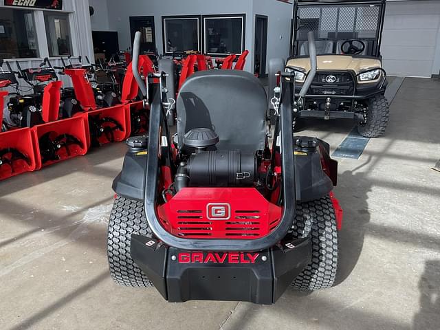 Image of Gravely Pro-Turn 160 equipment image 3