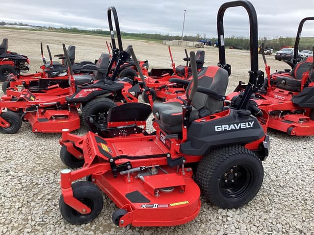 Image of Gravely Pro-Turn 160 equipment image 2
