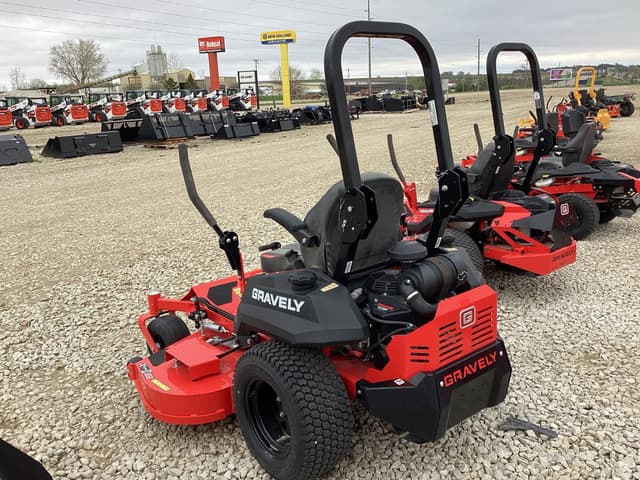 Image of Gravely Pro-Turn 160 equipment image 4