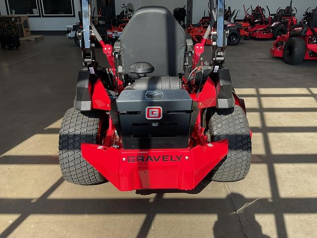 Image of Gravely Pro-Turn 572 equipment image 3