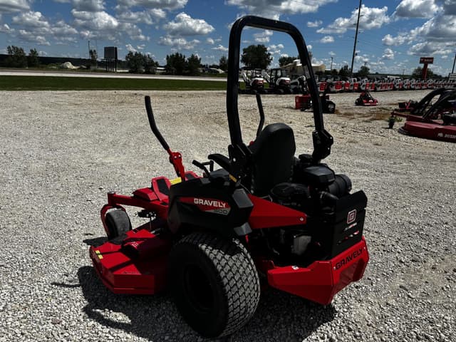 Image of Gravely Pro-Turn 572 equipment image 2