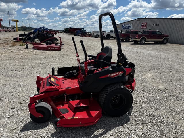 Image of Gravely Pro-Turn 572 equipment image 3